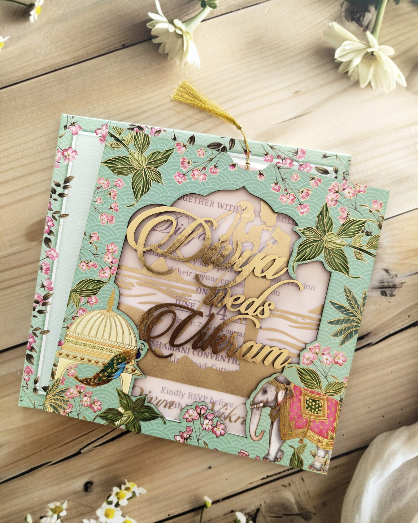 Luxury Green MDF Laser-Cut Box Floral Frame Wedding Invitation Card with Elegant Matching Floral Envelope