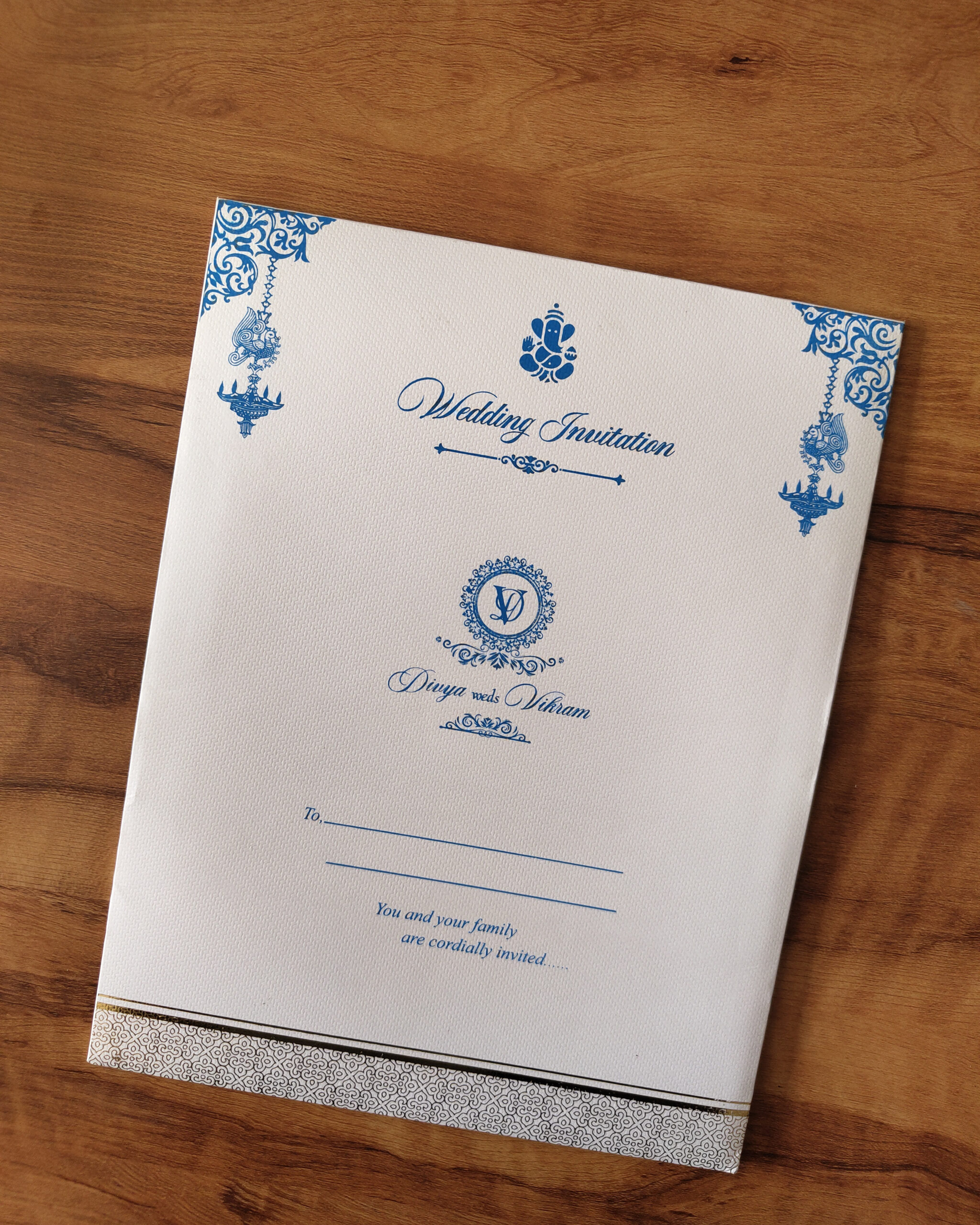 Royal White Gold Crest Wedding Invitation Card with Acrylic Nameplate & Customisable Emblem and Matching Envelope - Image 4